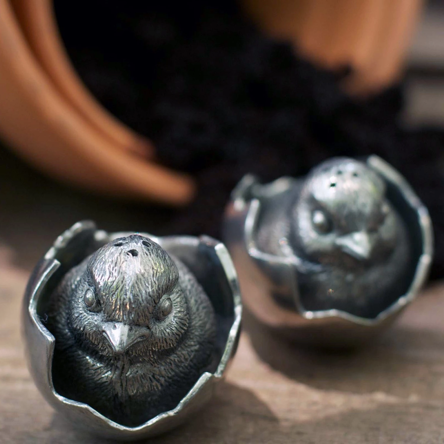 Vagabond House Chicks In Eggs Salt & Pepper Set Garden Friends 4 Vagabond House Chicks In Eggs Salt & Pepper Set Garden Friends