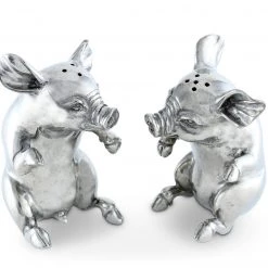 Vagabond House Happy Pigs Salt & Pepper Set Garden Friends