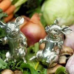 Vagabond House Happy Pigs Salt & Pepper Set Garden Friends