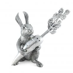 Vagabond House Rabbit Carrot Salt & Pepper Set