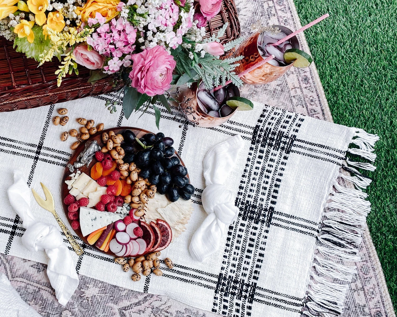 Vagabond House Rabbit Cheese Board Garden Friends 5 Vagabond House Rabbit Cheese Board Garden Friends