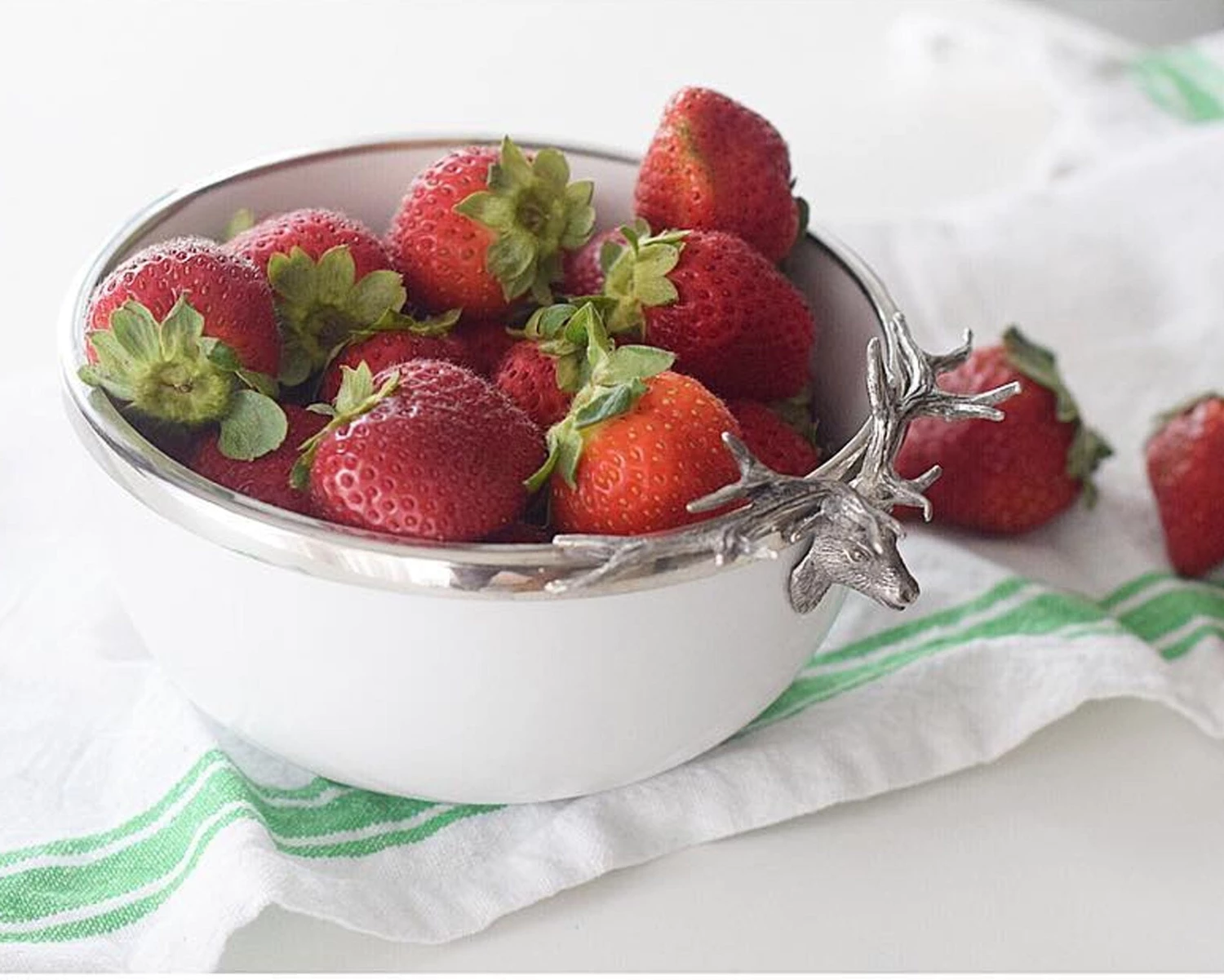 Vagabond House Elk Head Stoneware Bowl Small 2 Vagabond House Elk Head Stoneware Bowl Small